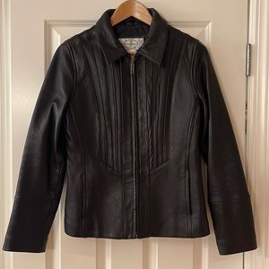 Linea Donna black lamb skin jacket zip front, princess seam, EUC like new Sz S